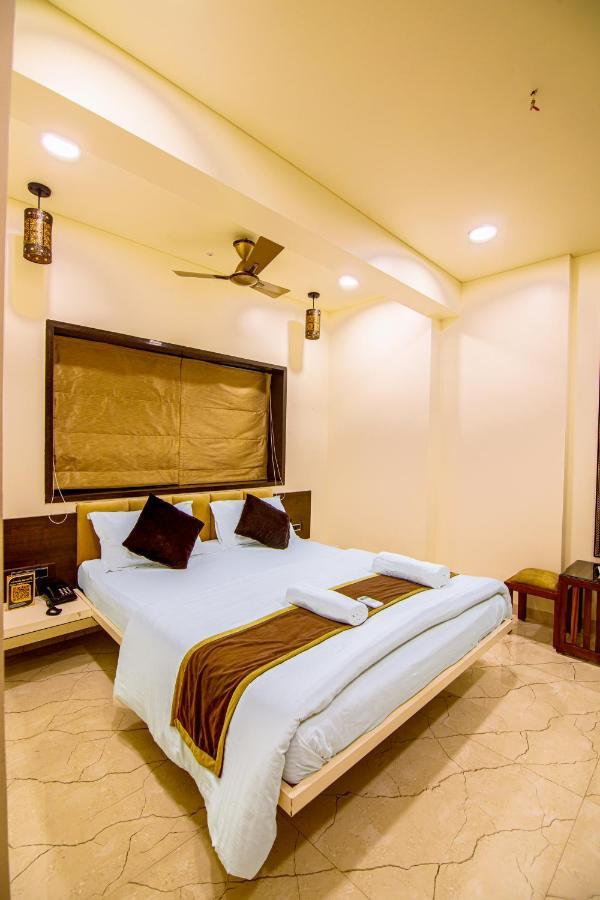 La Hotel Metro near BKC Bombay Esterno foto