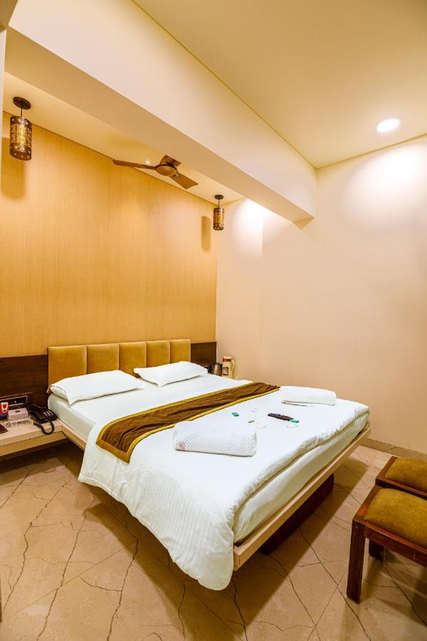 La Hotel Metro near BKC Bombay Esterno foto