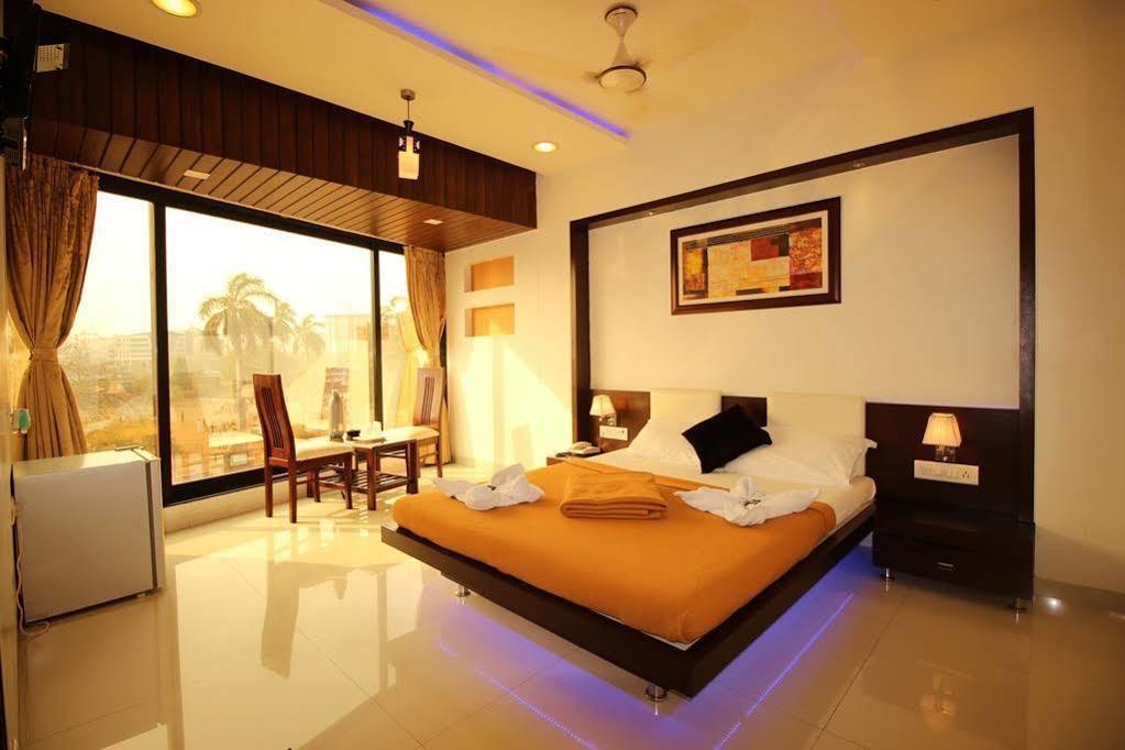 La Hotel Metro near BKC Bombay Esterno foto