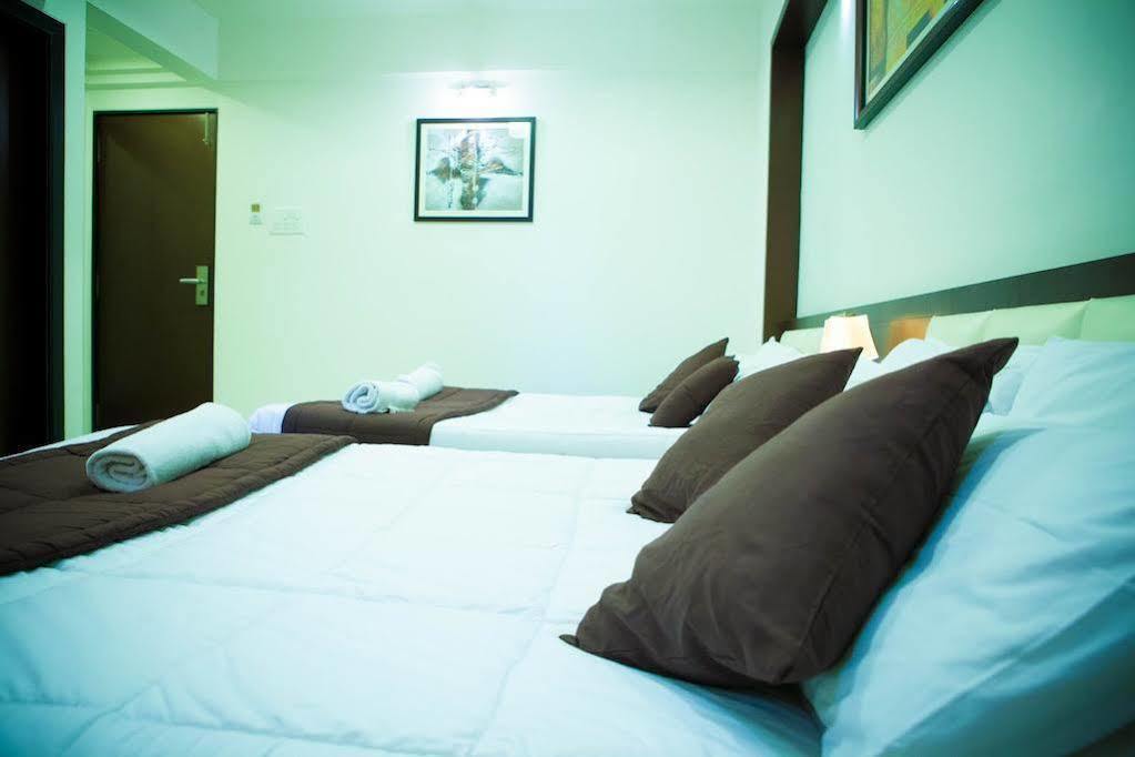 La Hotel Metro near BKC Bombay Esterno foto