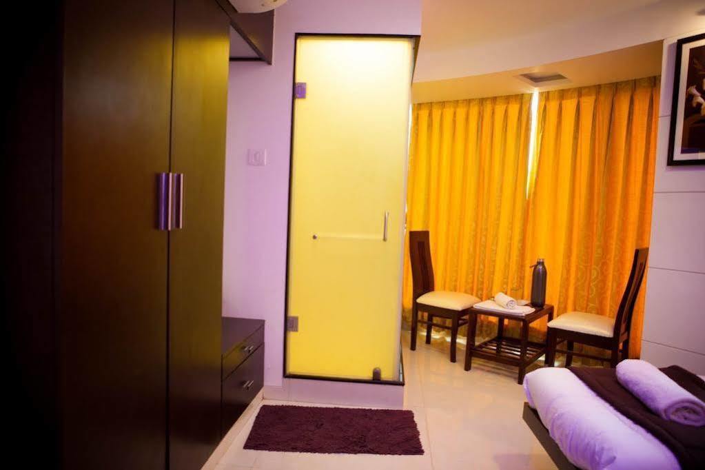 La Hotel Metro near BKC Bombay Esterno foto